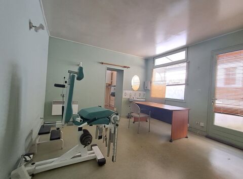 Locaux d'activité 120000 16000 Angouleme