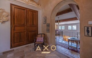  Villa à vendre 15 + pièces 696 m²