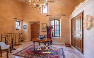  Villa à vendre 15 + pièces 696 m²