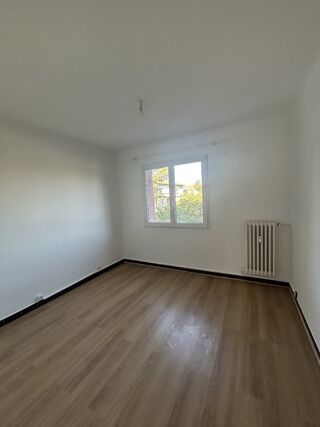  Appartement à louer 3 pièces 87 m²