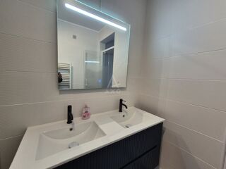  Appartement à louer 5 pièces 99 m²