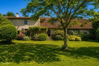  Villa à vendre 15 + pièces 400 m²