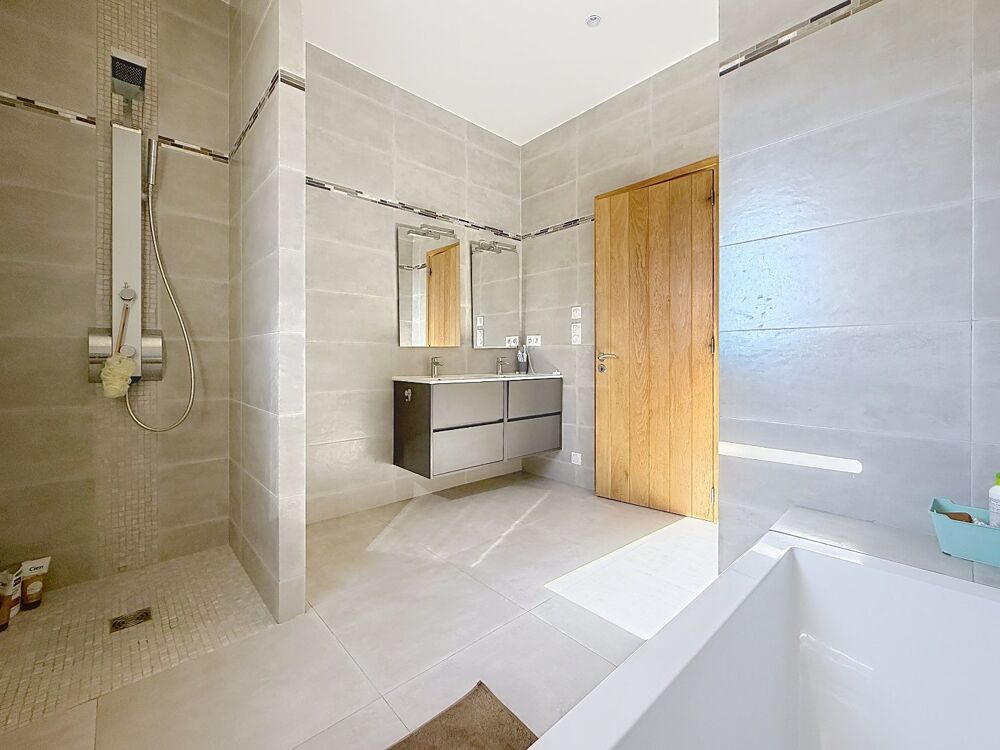 � vendre  Maison Gilette (06830)