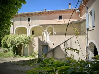  Villa à vendre 15 + pièces 266 m²