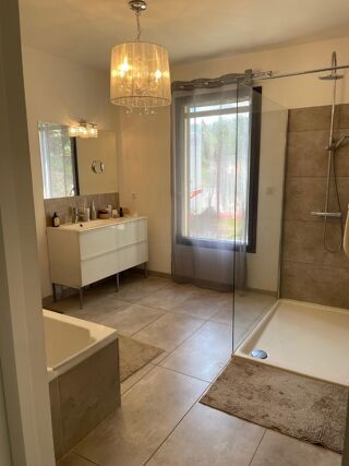  Villa � vendre 15 + pi�ces 755 m�