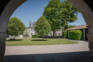  Villa à vendre 15 + pièces 650 m²