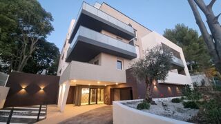  Appartement à louer 4 pièces 116 m²