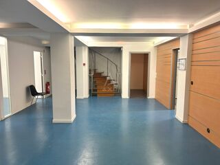  Immeuble � vendre 681 m�