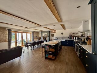  Maison  vendre 15 + pices 550 m