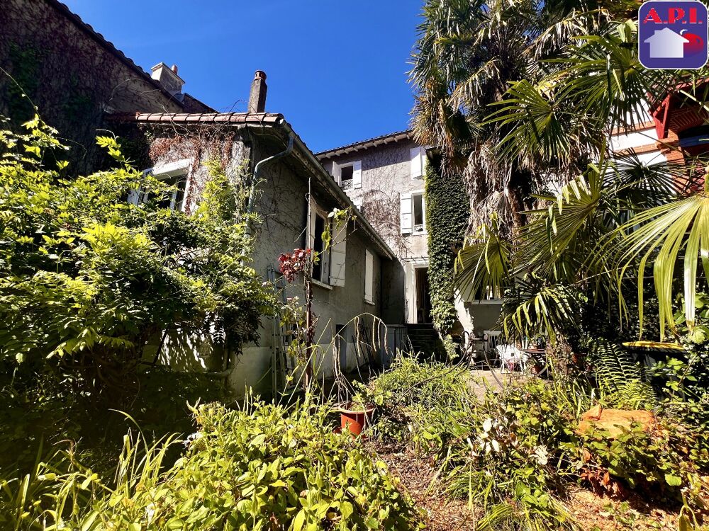 Maison 9 pièces 214 m² · à Foix · 214 m² · 330 000 €