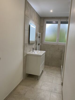  Appartement à louer 4 pièces 79 m²