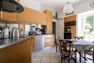 Maison à vendre 12 pièces 241 m²