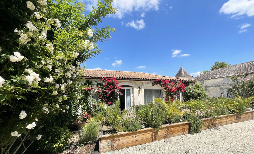 à vendre  Propriété/château Cherves-Richemont (16370)