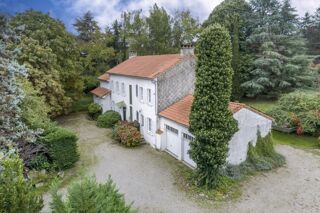  Villa  vendre 12 pices 407 m