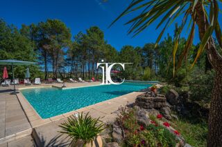  Villa à vendre 15 + pièces 326 m²