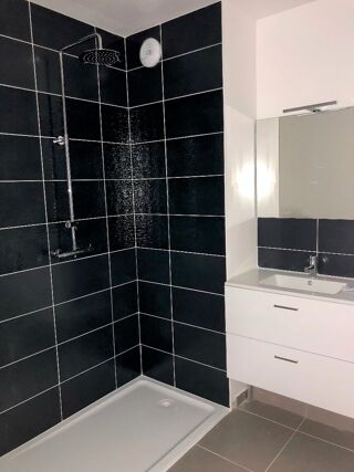  Appartement à louer 2 pièces 37 m²