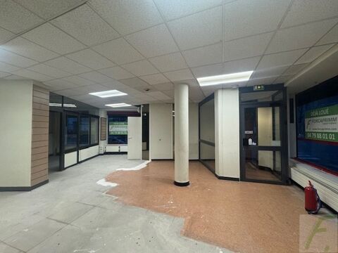 Local commercial 226800 73000 Chambery