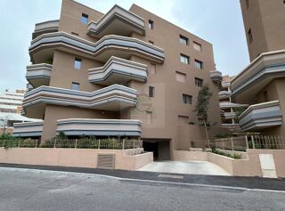  Parking / Garage � louer 