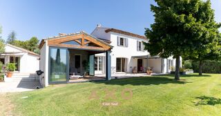  Villa  vendre 10 pices 300 m