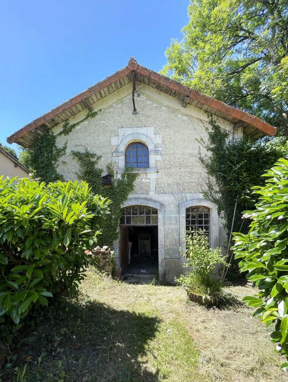 à vendre  Villa Barbezieux-Saint-Hilaire (16300)