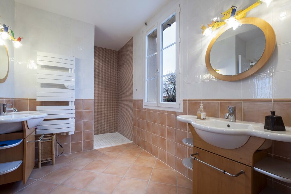 � vendre  Villa Saint-Jean-d'Ang�ly (17400)