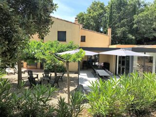  Villa � vendre 15 + pi�ces 755 m�