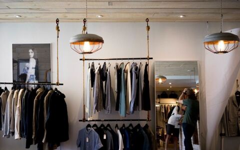 Local commercial 100000 73000 Chambery