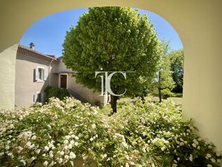  Villa à vendre 15 + pièces 266 m²