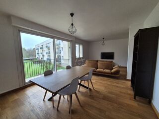  Appartement à louer 5 pièces 99 m²