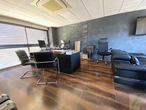Local commercial 599000 73000 Barberaz