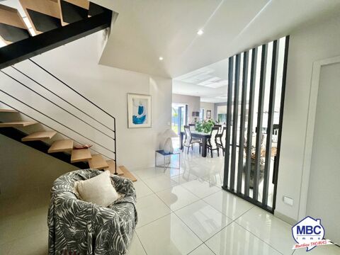   Maison Maison - 6 pièce(s) - 166 m²