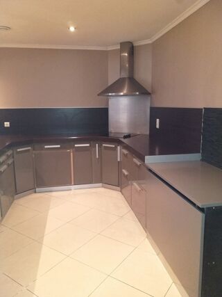  Appartement à louer 3 pièces 135 m²