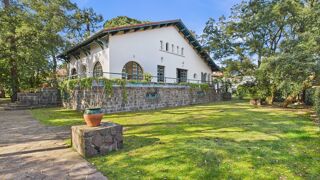  Villa  vendre 8 pices 285 m