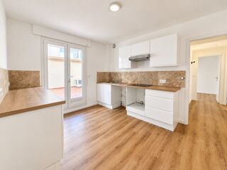  Appartement à louer 4 pièces 121 m²