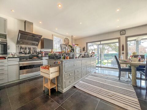   Maison Maison - 6 pi�ce(s) - 180 m�