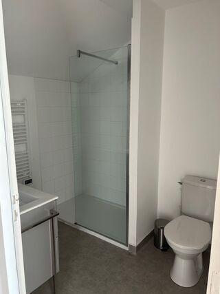  Appartement à louer 3 pièces 81 m²
