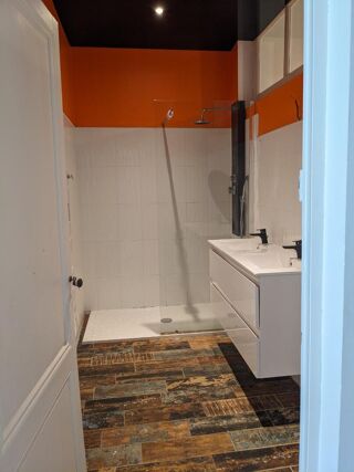  Appartement à louer 5 pièces 180 m²