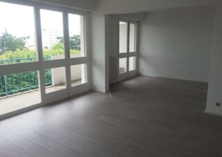  Appartement à louer 4 pièces 80 m²