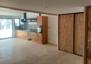  Appartement à louer 3 pièces 80 m²