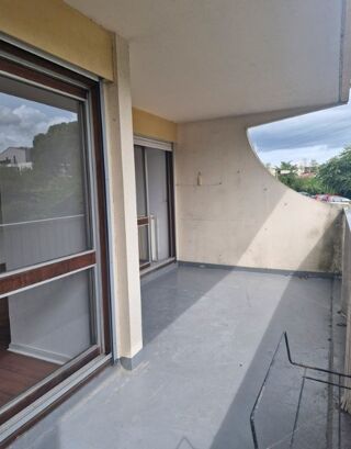  Appartement à louer 3 pièces 81 m²