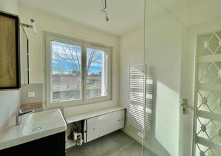  Appartement à louer 5 pièces 100 m²