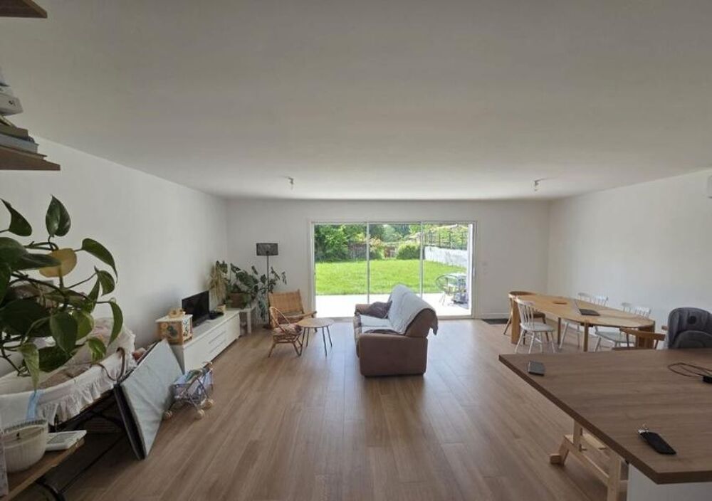 Location Maison Maison/Villa T4 Saint-genes-de-fronsac