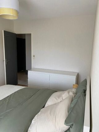  Appartement à louer 3 pièces 80 m²