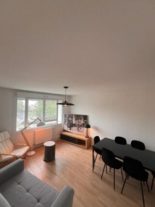  Appartement à louer 4 pièces 80 m²