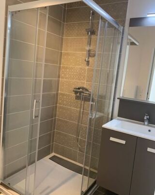  Appartement à louer 4 pièces 100 m²