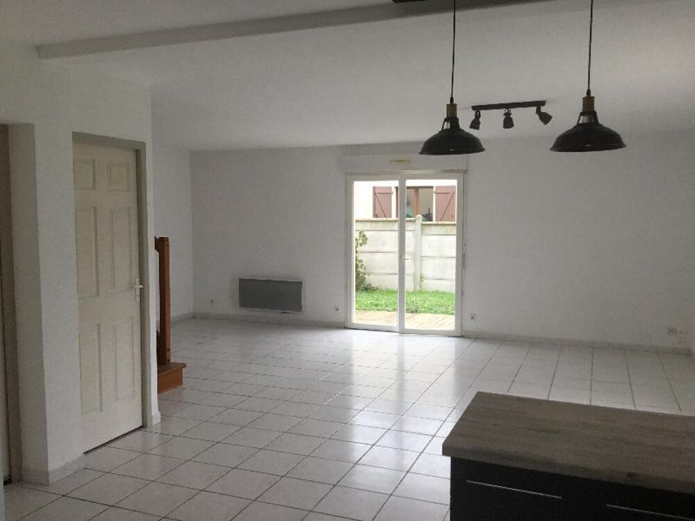 Location Maison Maison/Villa T5 Ambares-et-lagrave