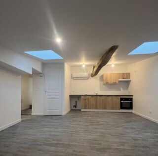  Appartement à louer 2 pièces 60 m²