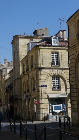  Appartement à louer 3 pièces 85 m²
