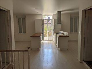  Appartement à louer 5 pièces 180 m²