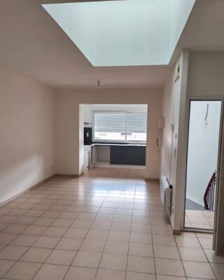  Appartement à louer 3 pièces 65 m²